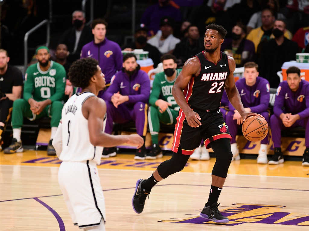 湖人9战7负濒临附加赛：詹眉孤军奋战，替补无力支撑